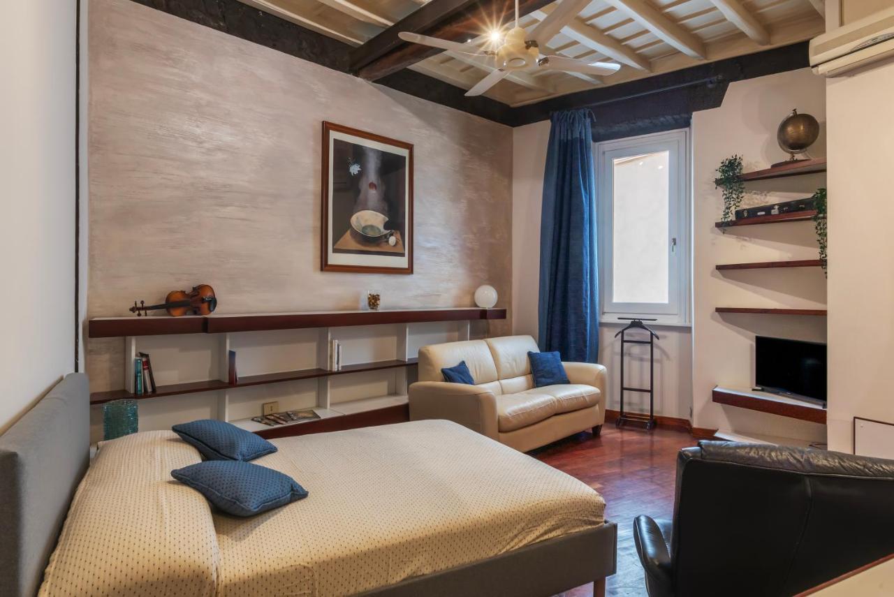 Piazza Navona Petite House Apartment Rom